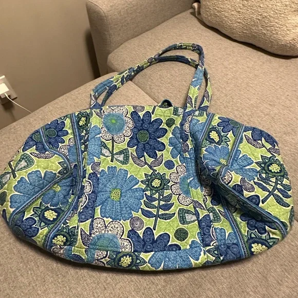 Large Vera Bradley Duffle Bag - Picture 3 of 9
